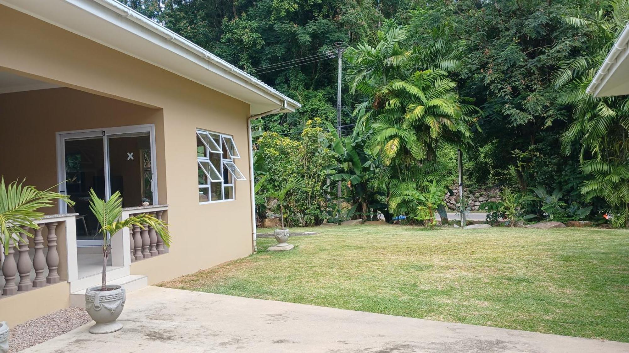 Beau Bassin Inn Baie Lazare  ภายนอก รูปภาพ